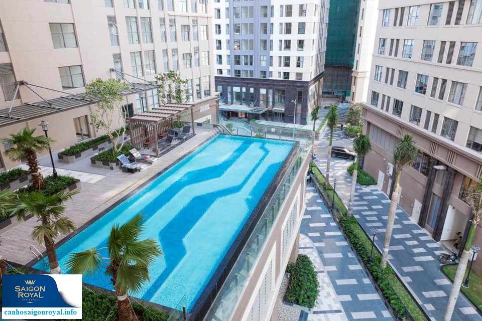 Hồ bơi free tại Saigon Royal khi thuê căn hộ dịch vụ theo ngày